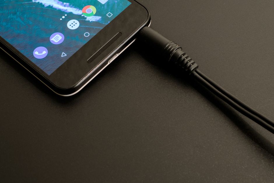 7 Tips Menghemat Baterai Smartphone Agar Lebih Tahan Lama - Page 1